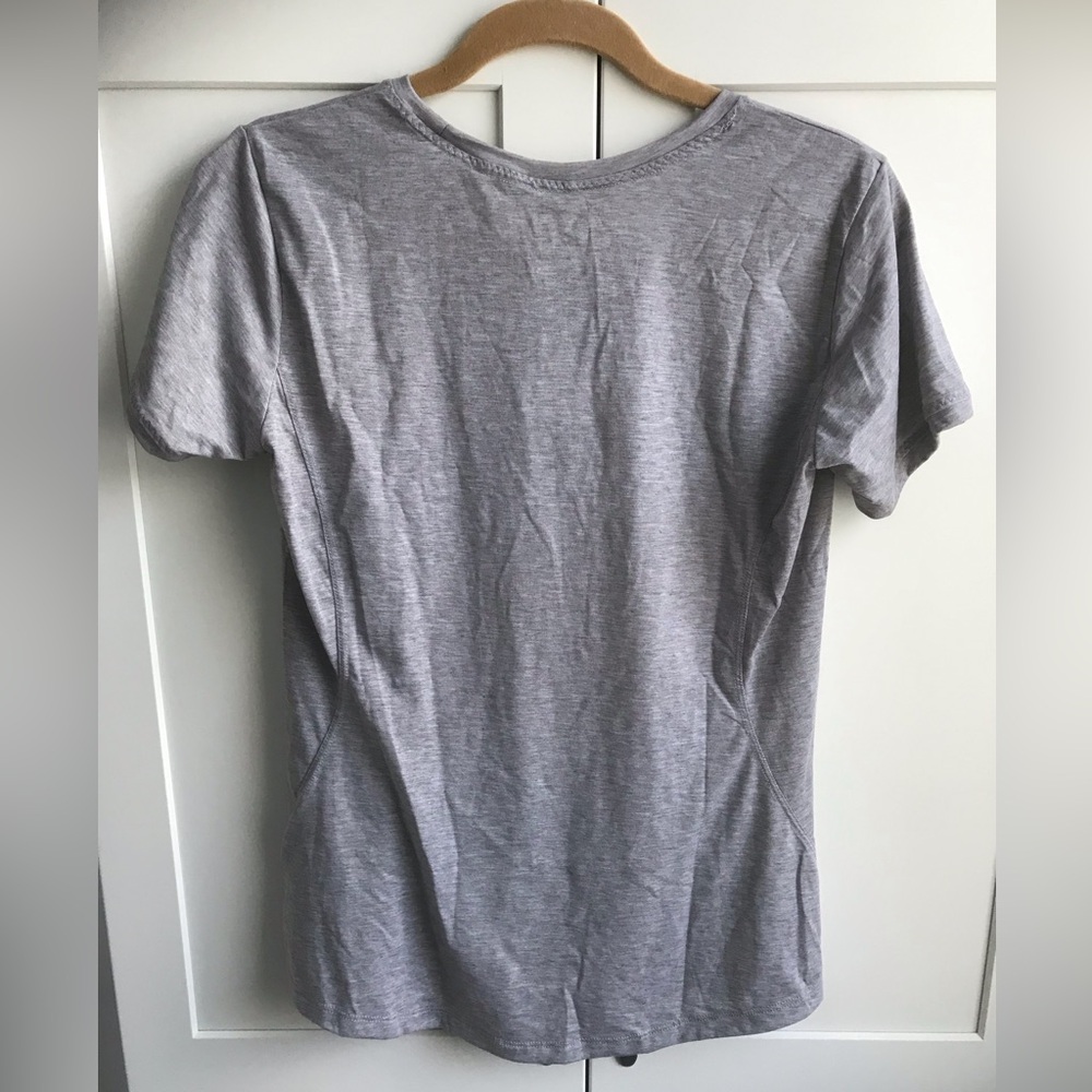 Brooks running shirt. Size M - Picture 2 of 5